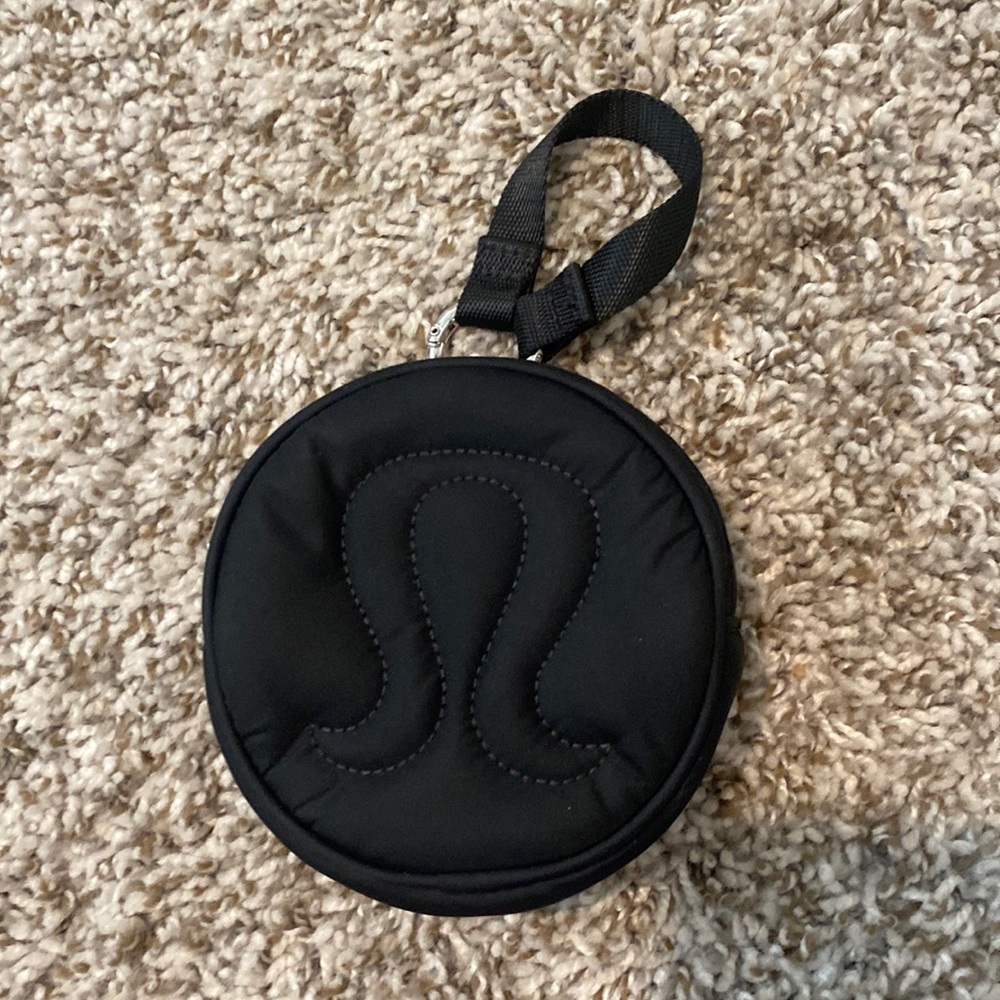 Lululemon pouch with removable carrying loop